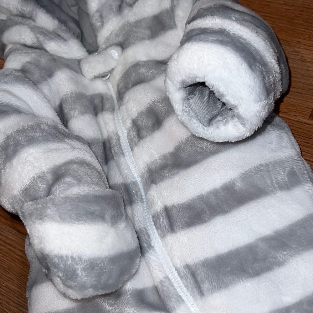 Winter Snowsuit - Picture 5 of 6